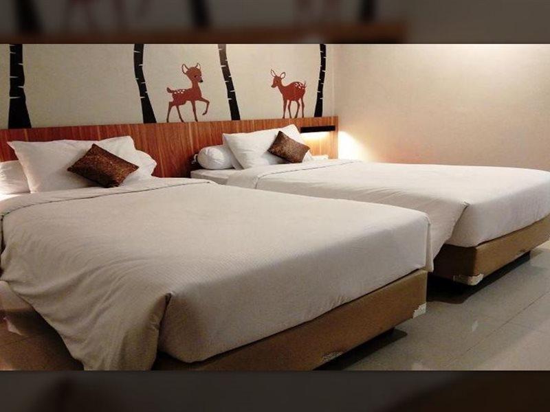 Front One Resort Magelang Extérieur photo
