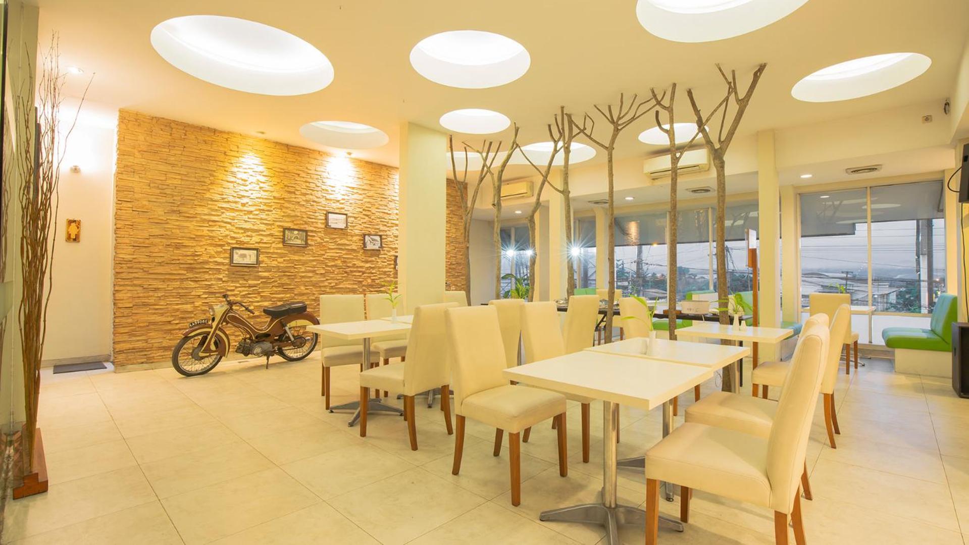 Front One Resort Magelang Extérieur photo
