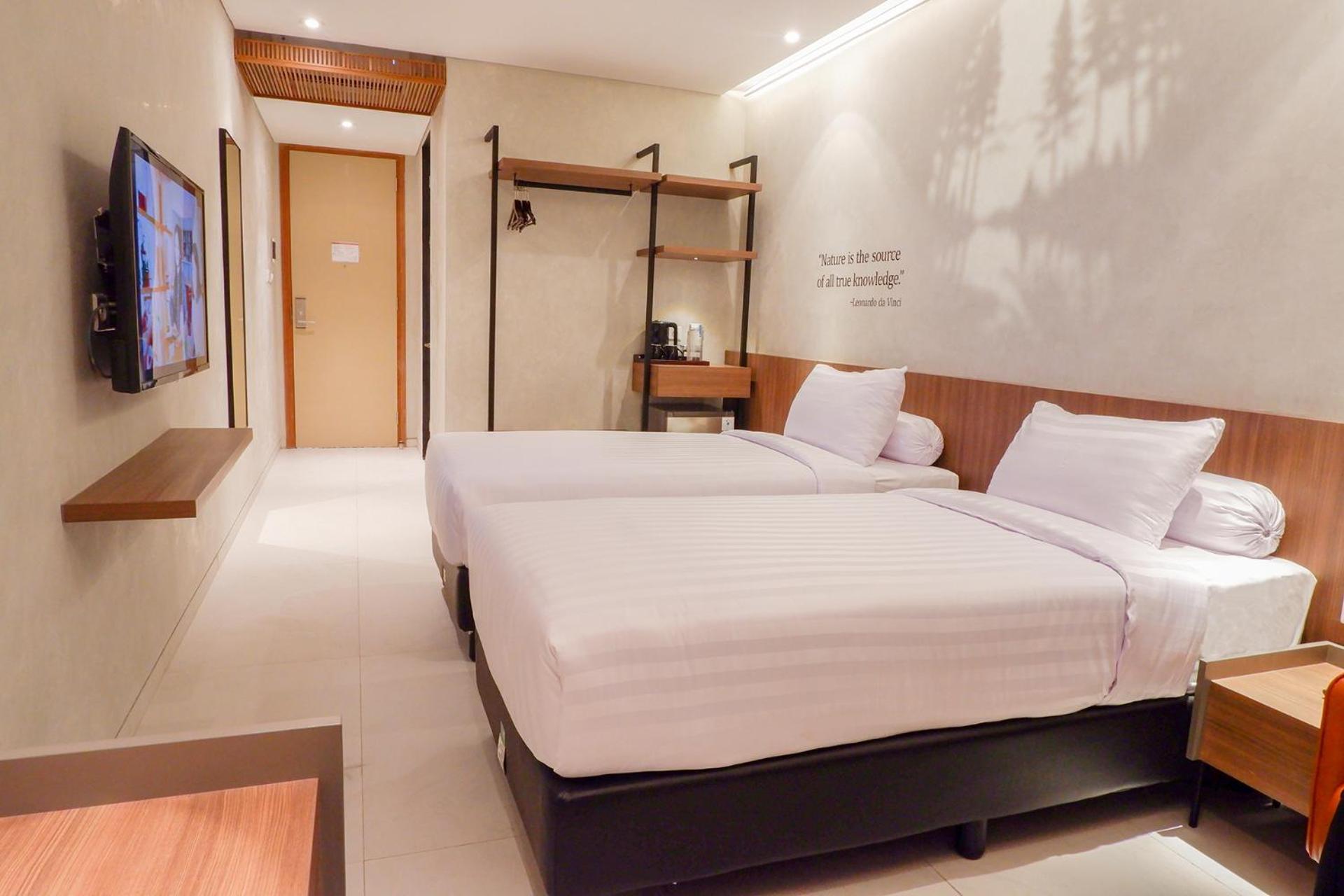 Front One Resort Magelang Extérieur photo